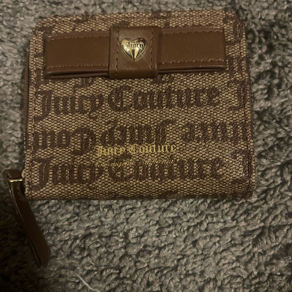 Juicy couture wallet with 2 pockets like brand new never used just removed tags